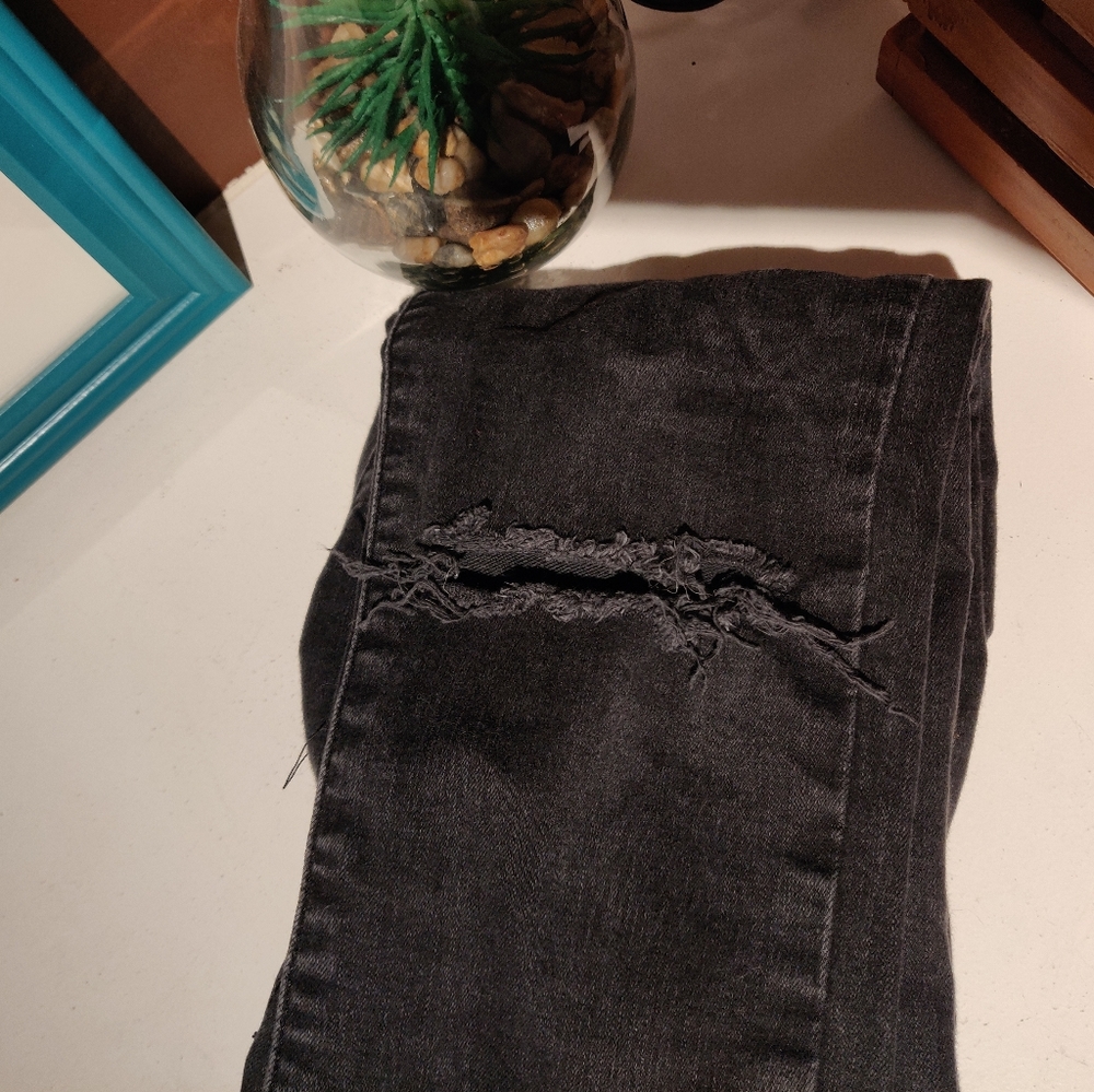 Forever 21 Ripped Jeans - Picture 7 of 7